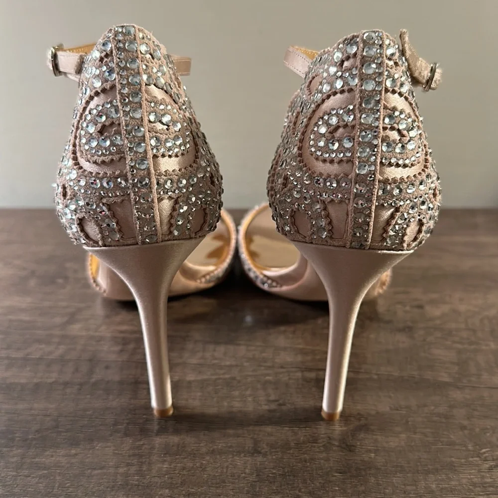 Elegant  BADGLEY MISCHKA Roxy Sandals. - Picture 5 of 13